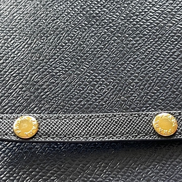 ❌SOLD❌Prada Saffiano crossbody wallet - Picture 7 of 13